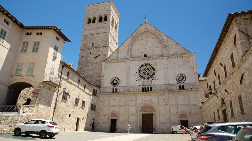 Cathedral of San Rufino showing heritage architecture and a church or cathedral