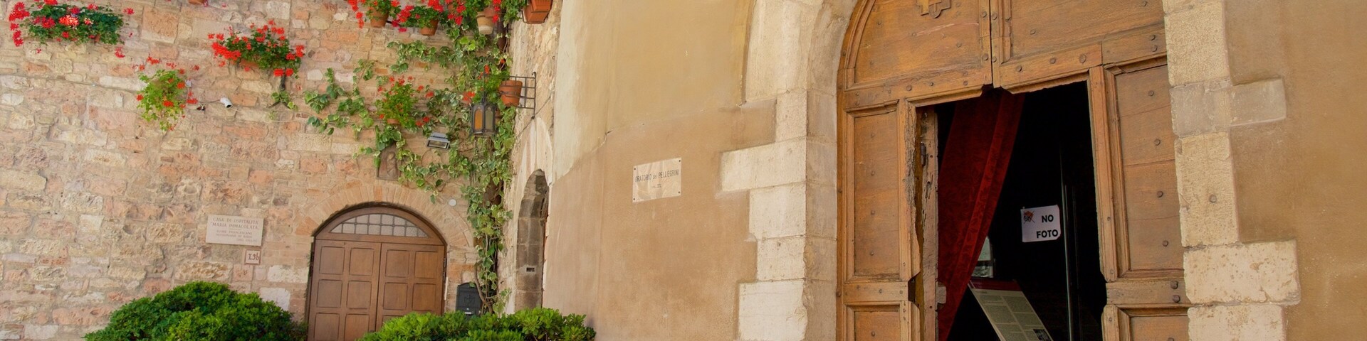 Oratorio dei Pellegrini 设有 遺跡建築 和 小鎮或村莊