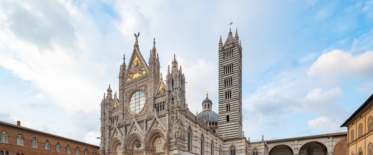 Siena Cathedral which includes a church or cathedral, street scenes and heritage architecture