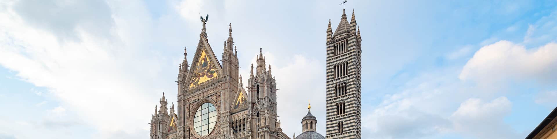 Siena Cathedral which includes a church or cathedral, street scenes and heritage architecture