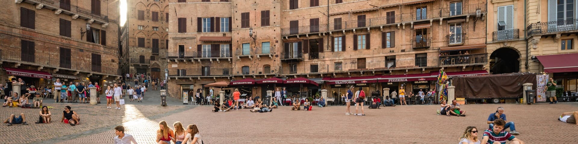 Piazza del Campo showing a square or plaza and a city