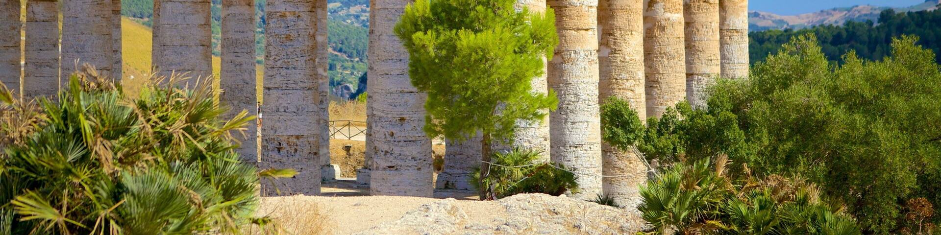 Temple grec de Ségeste mettant en vedette patrimoine historique, patrimoine architectural et bâtiments en ruines