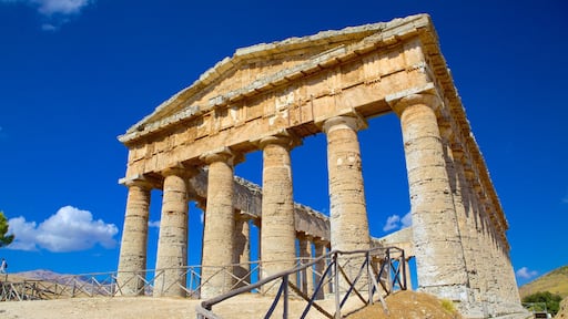 Tempio Greco di Segesta bevat historische architectuur, een ruïne en historisch erfgoed