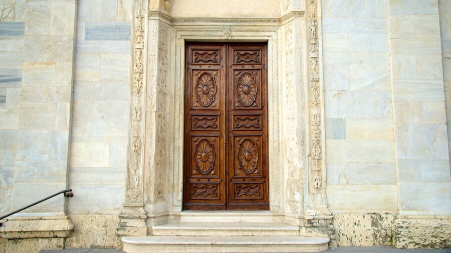 Turin Cathedral featuring religious aspects and a church or cathedral