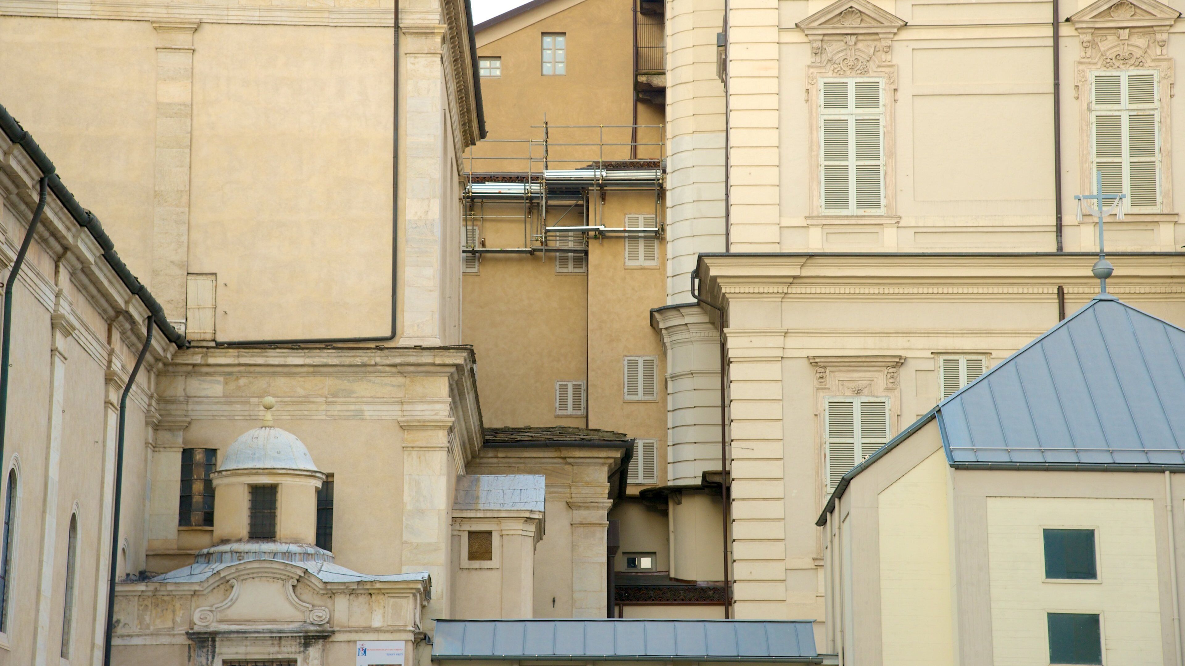 Turin Cathedral showing a church or cathedral and religious elements