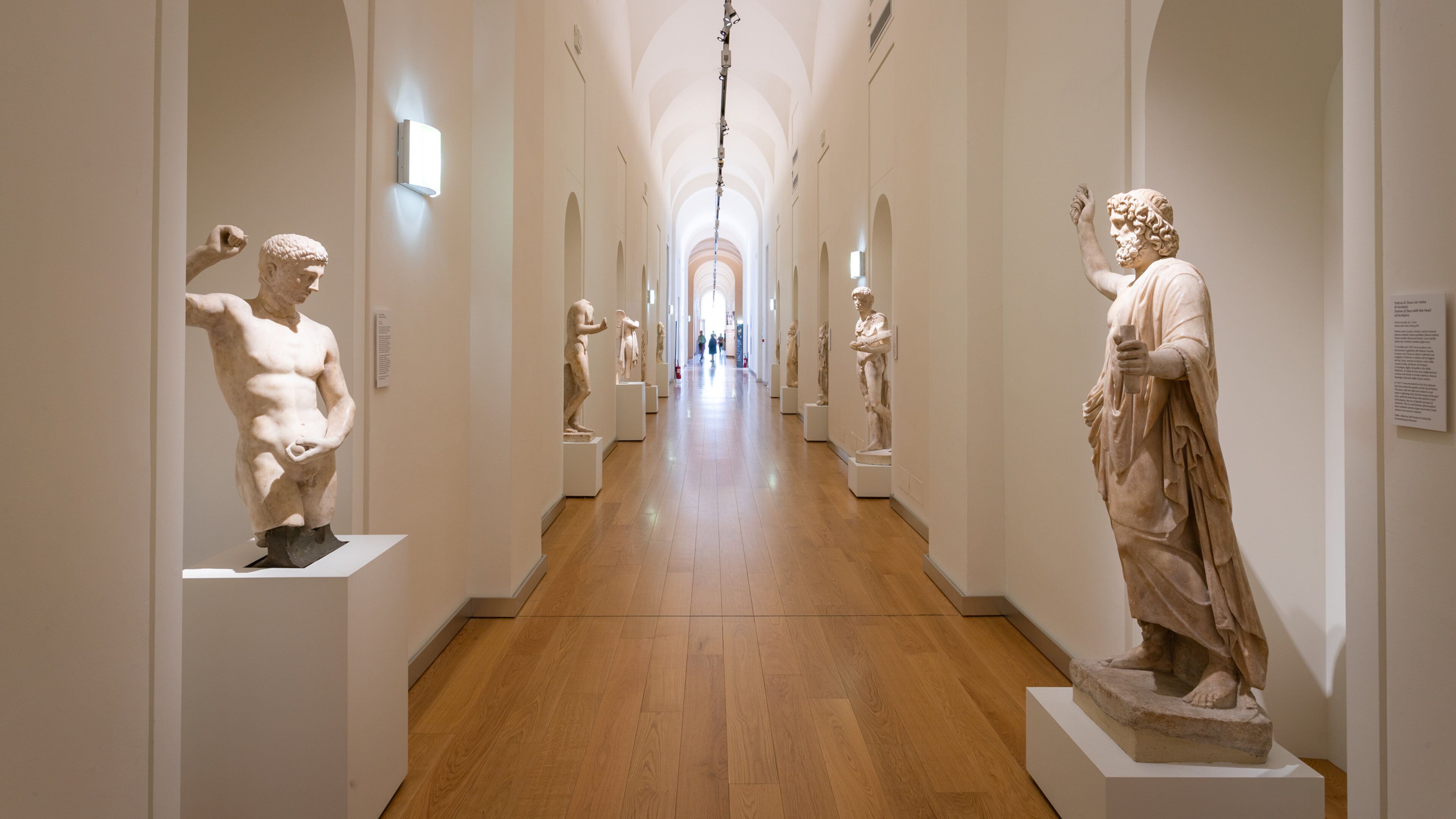 Galleria Sabauda showing a statue or sculpture and interior views