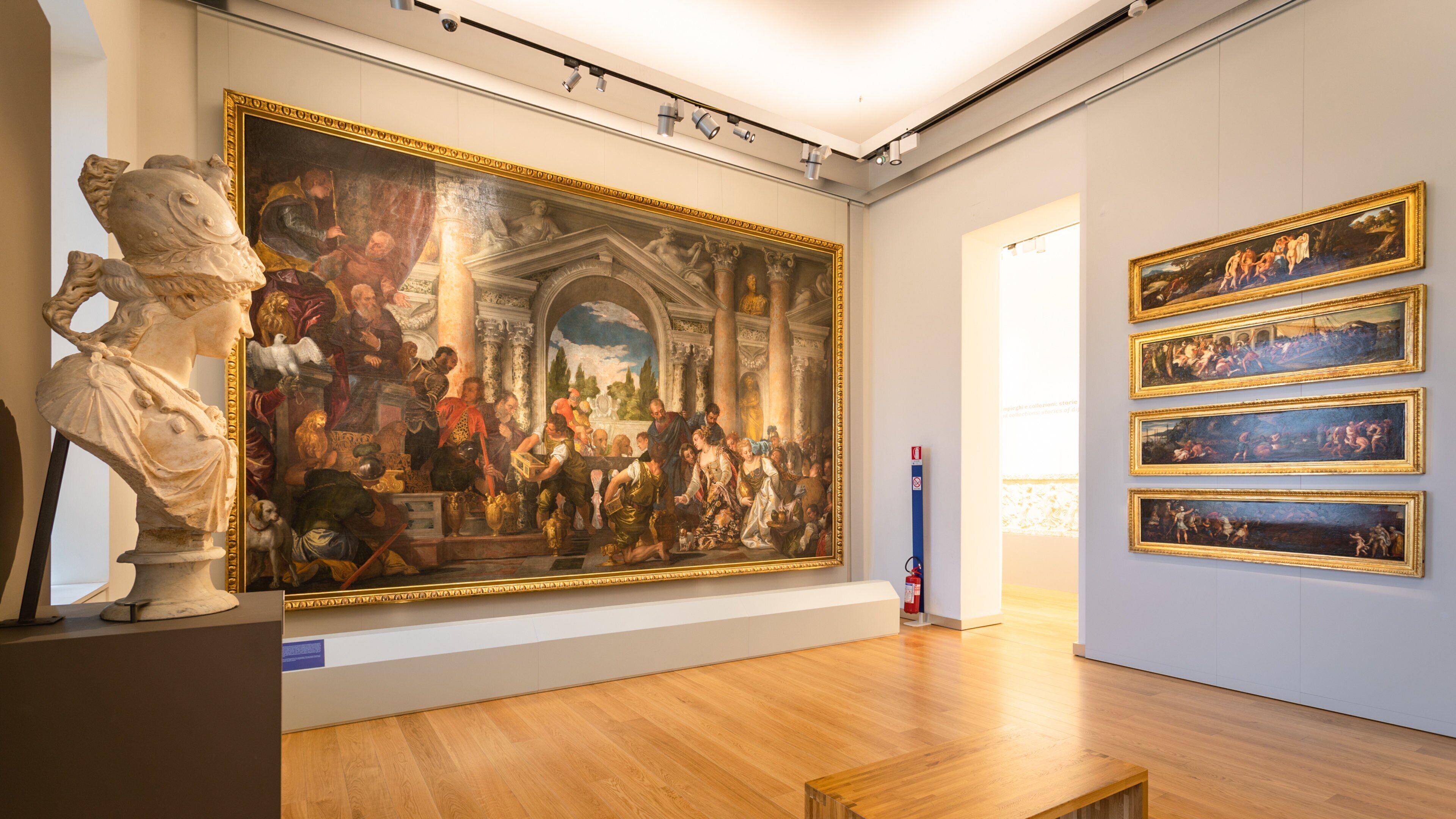 Galleria Sabauda featuring art and interior views