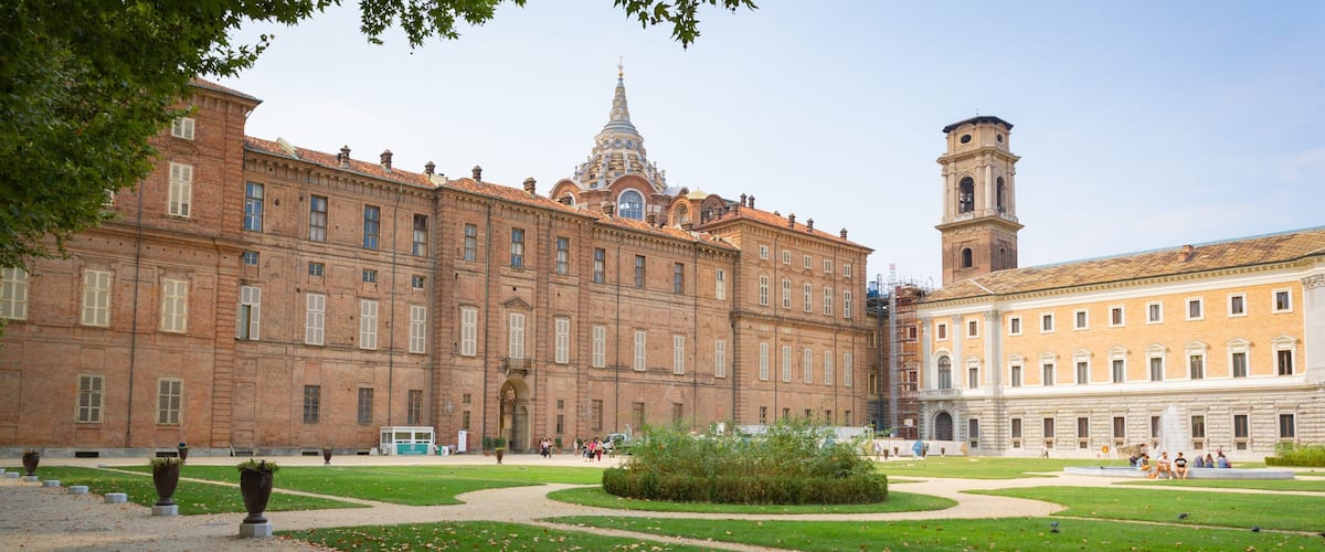 Galleria Sabauda showing a garden and heritage architecture