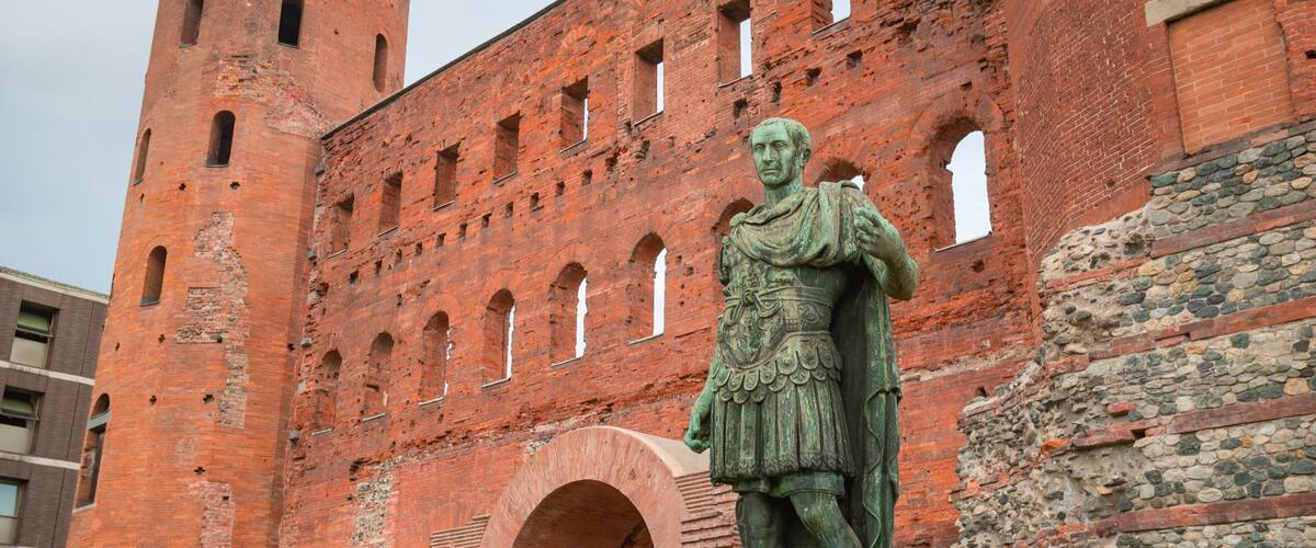 Palatine Towers showing a statue or sculpture, heritage elements and heritage architecture