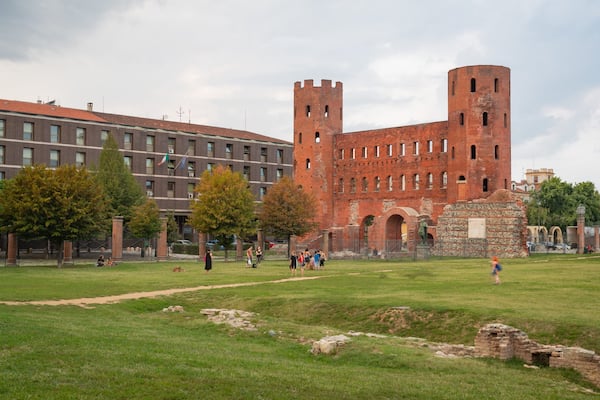Palatine Towers showing heritage architecture, a park and a ruin