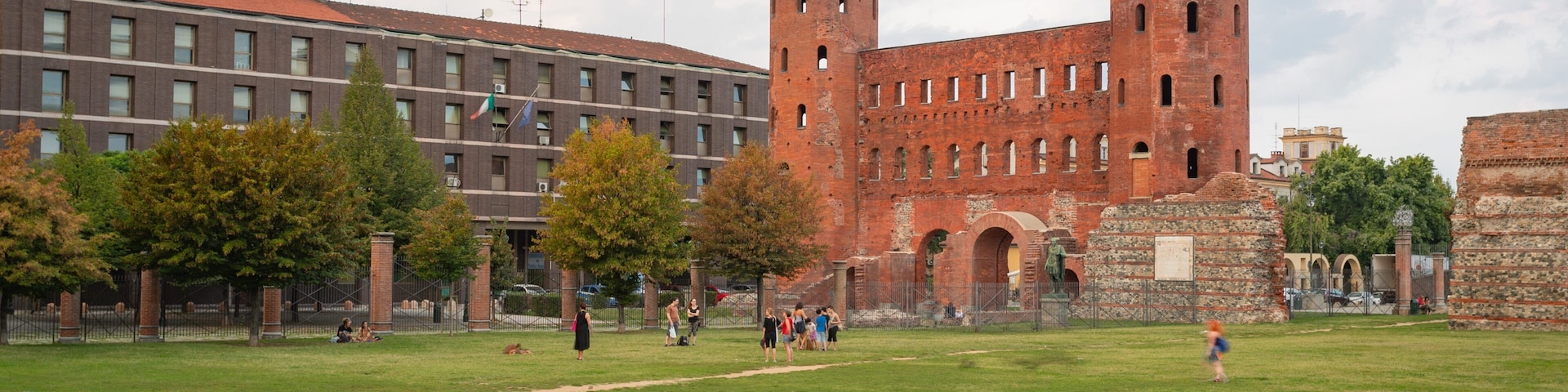 Palatine Towers showing heritage architecture, a park and a ruin