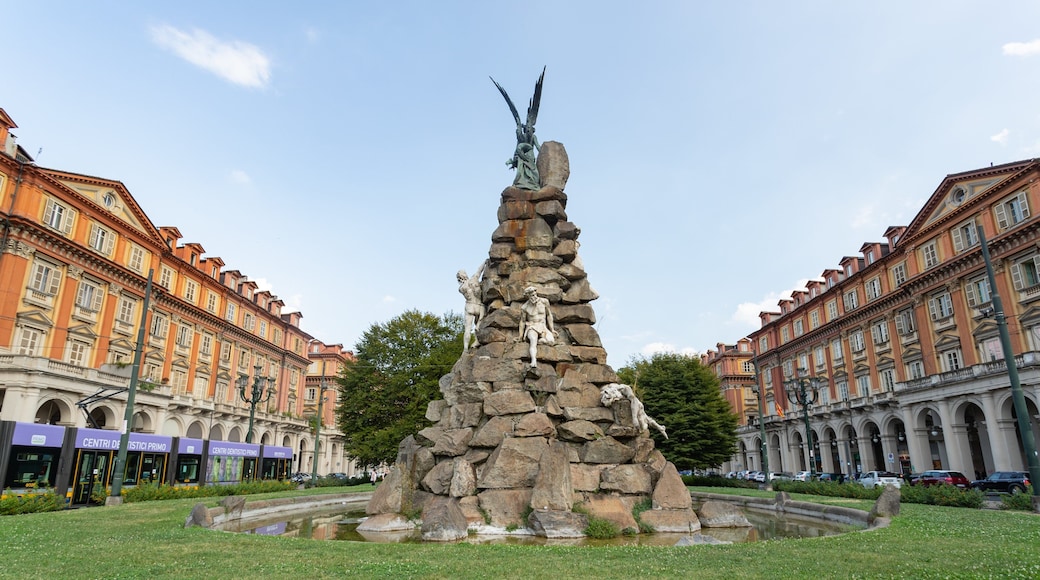 Piazza Statuto showing a fountain, a garden and outdoor art