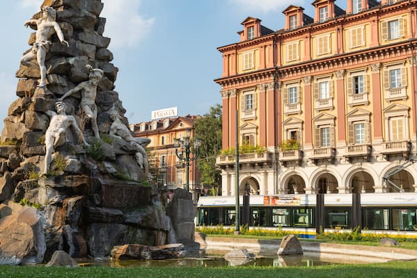 Piazza Statuto showing a fountain and outdoor art