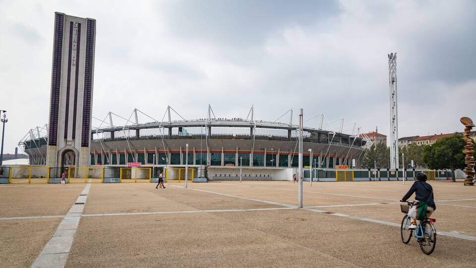 Stadio Olimpico showing modern architecture and a square or plaza