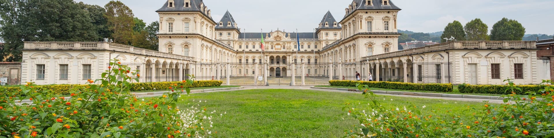 Valentino Castle which includes a garden, heritage architecture and wildflowers