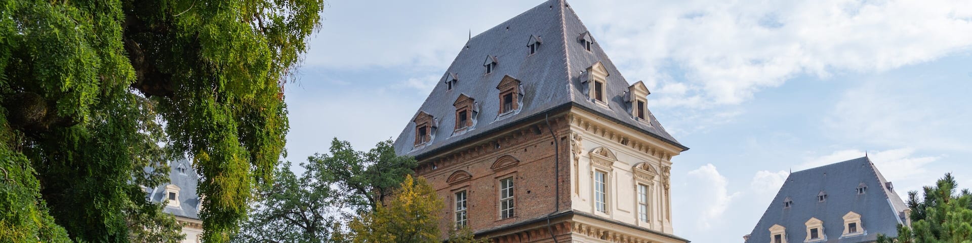 Valentino Park featuring a garden