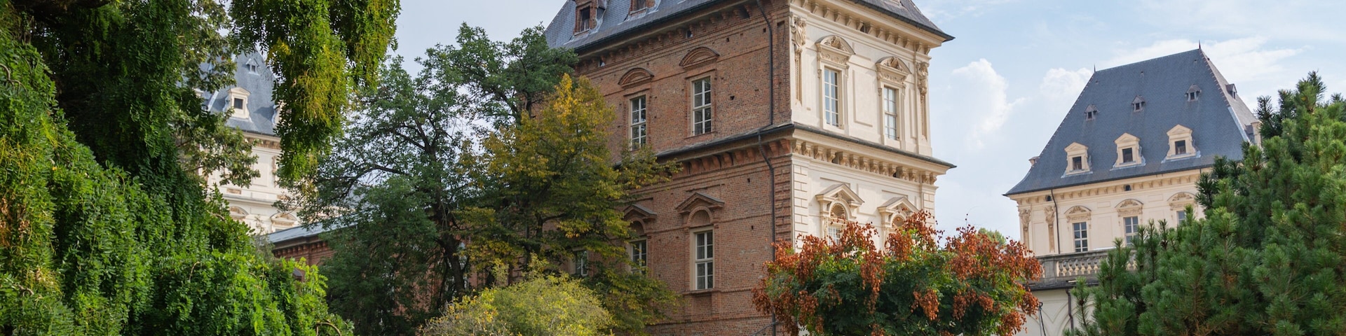 Valentino Park featuring a garden