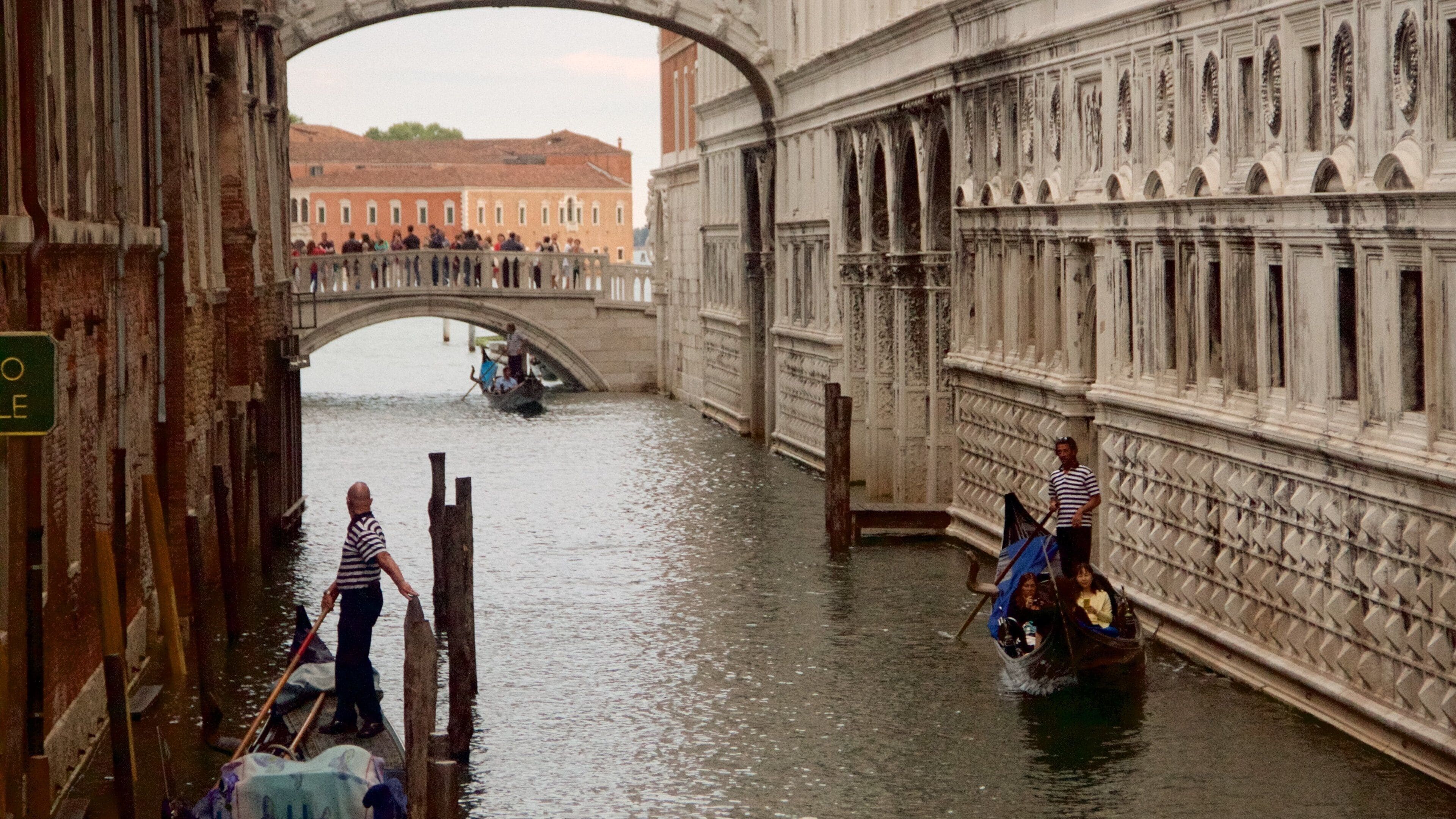 Bridge of Allan เนื้อเรื่องที่ มรดกทางสถาปัตยกรรม และ พายเรือคายัคหรือเรือแคนู
