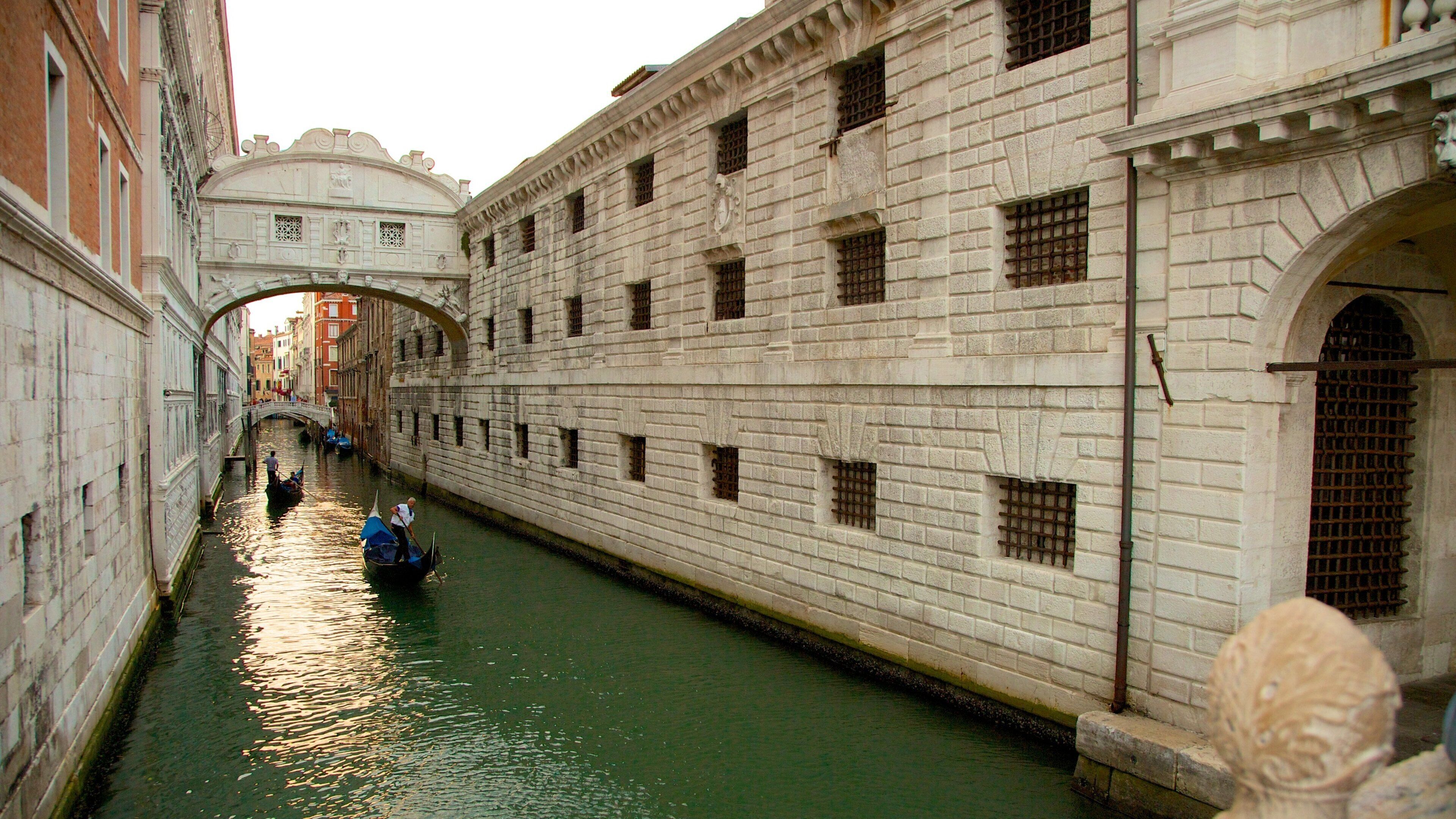 Bridge of Sighs showing a river or creek and heritage architecture