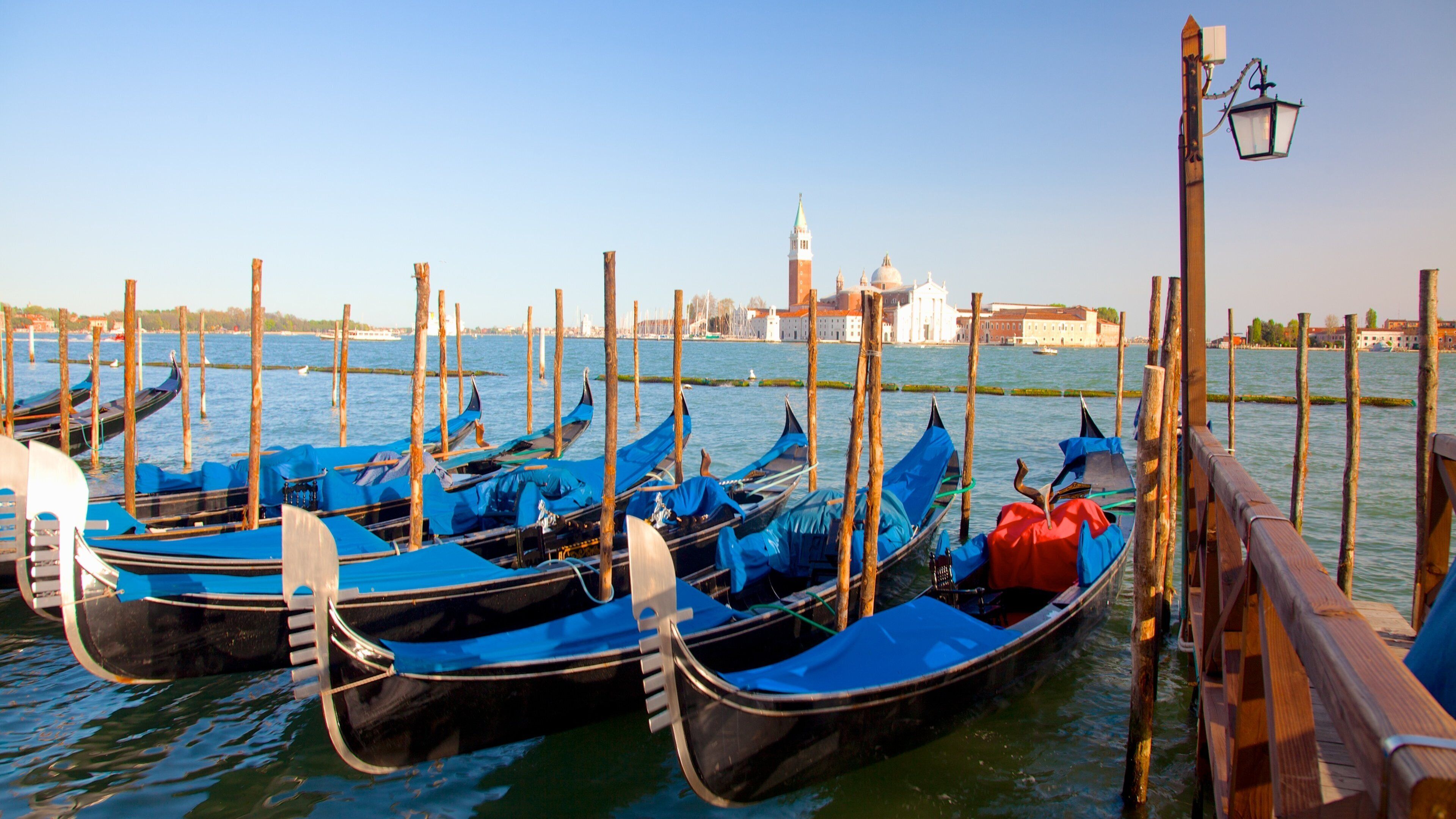 Church of San Giorgio Maggiore showing a church or cathedral and a marina