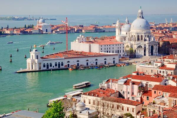 Basilica di Santa Maria della Salute which includes religious elements, general coastal views and a church or cathedral