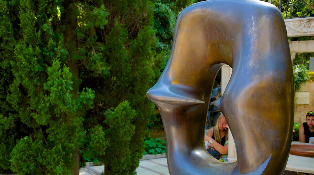 Peggy Guggenheim Museum which includes outdoor art and a statue or sculpture