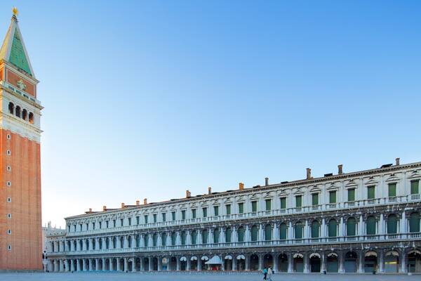 Pyhän Markuksen kellotorni johon kuuluu vanha arkkitehtuuri