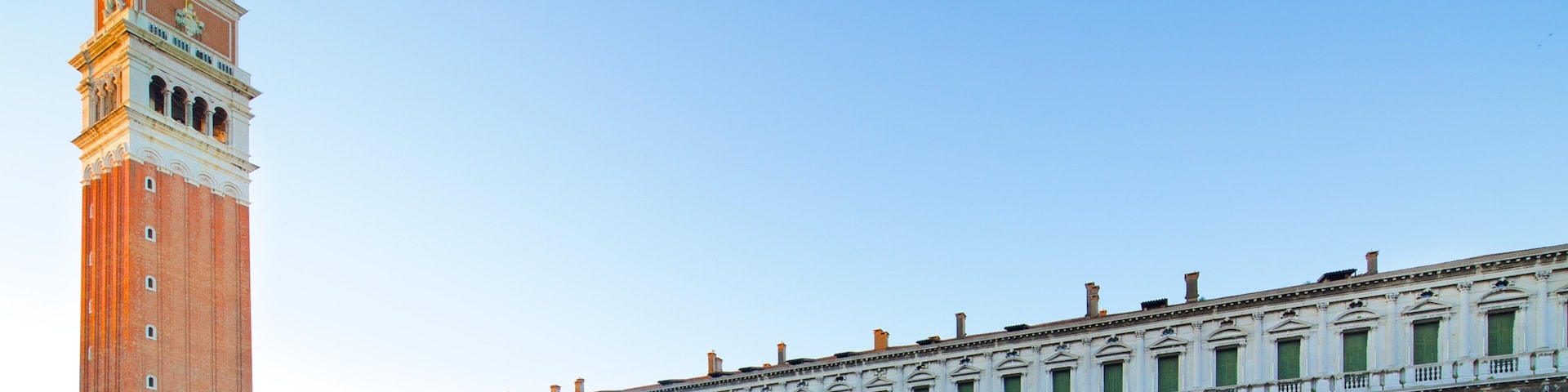 Campanario de San Marcos ofreciendo arquitectura patrimonial