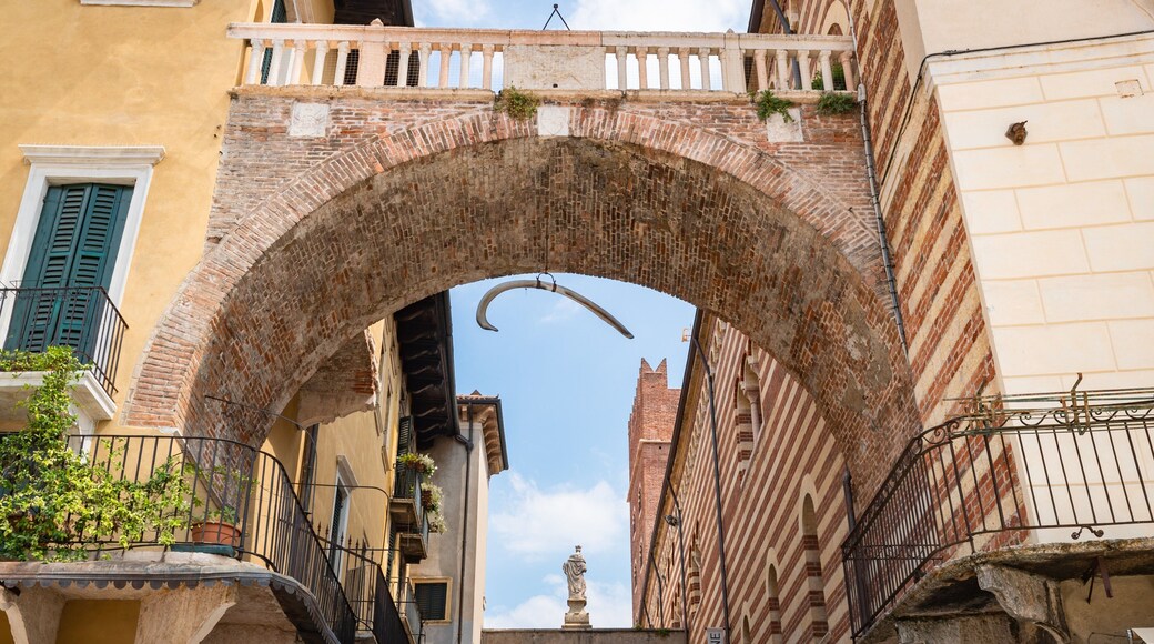 Arco della Costa which includes a bridge