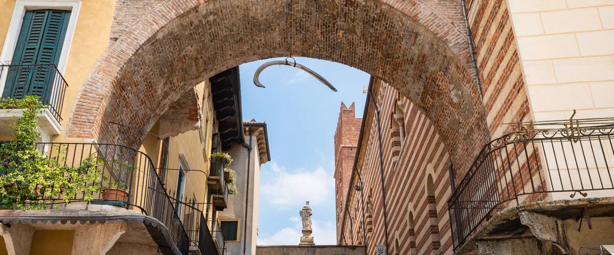 Arco della Costa which includes a bridge