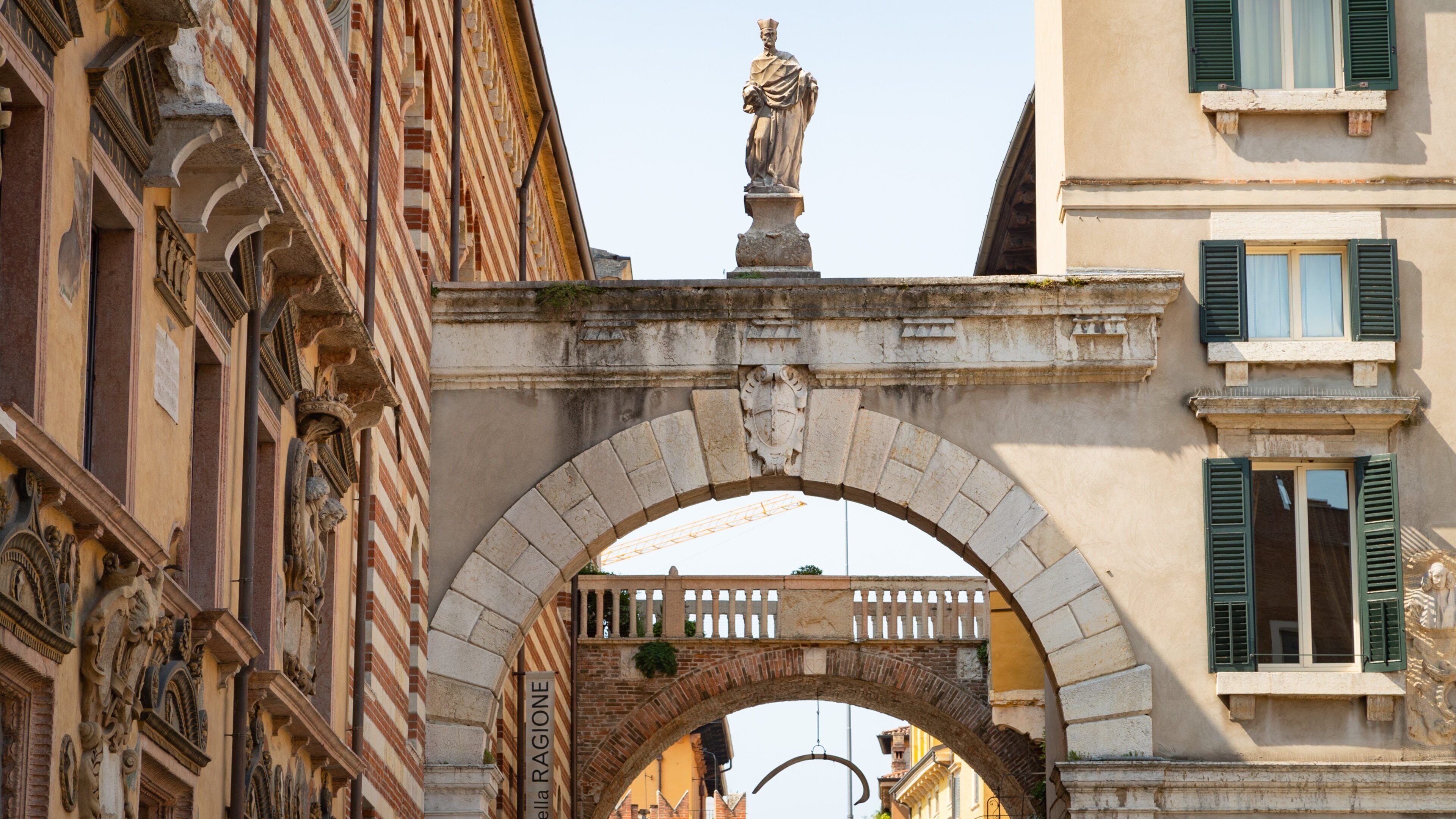 Arco della Costa showing heritage elements