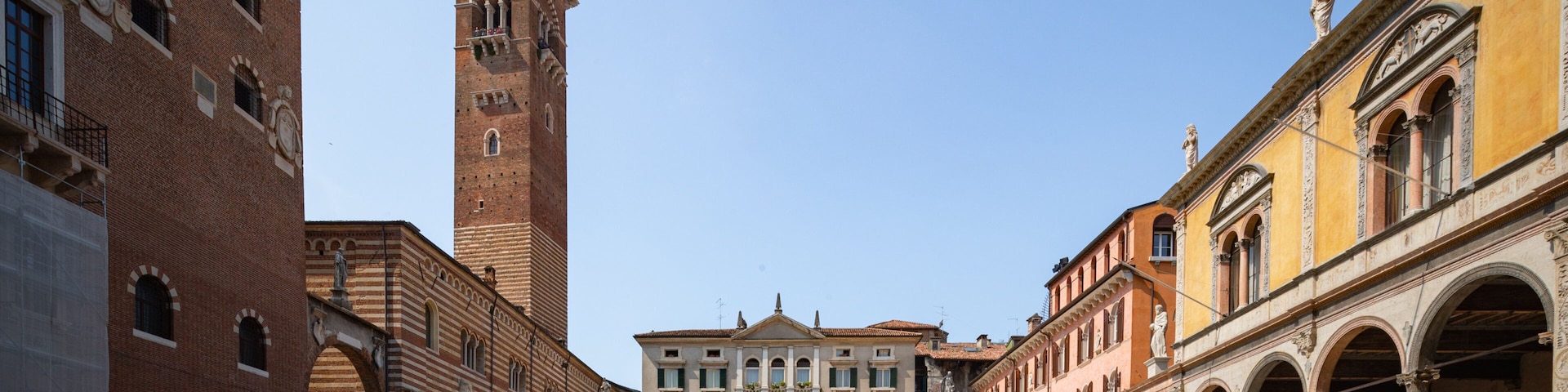 Piazza dei Signori which includes a square or plaza