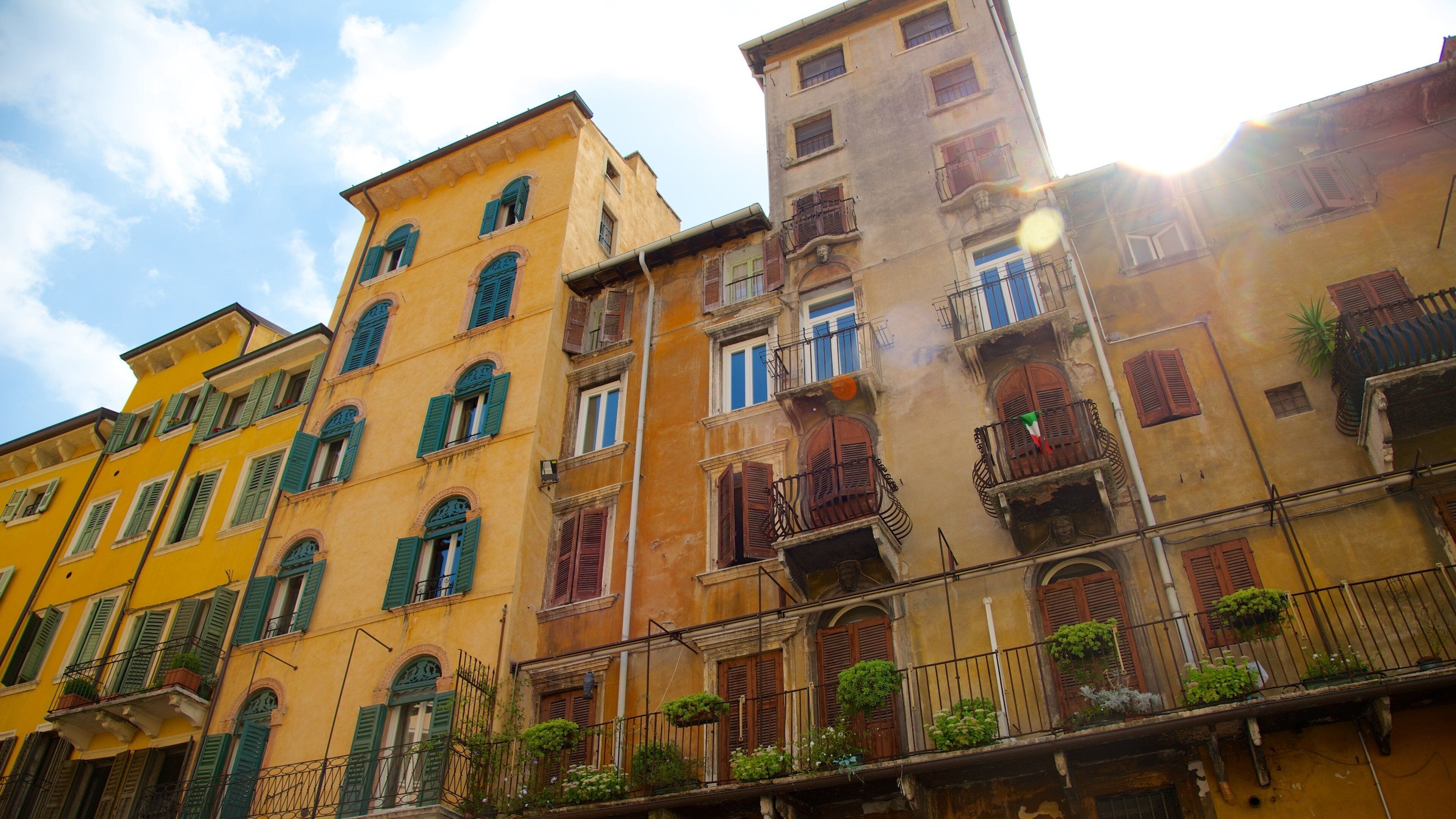Piazza delle Erbe featuring street scenes, a city and a house