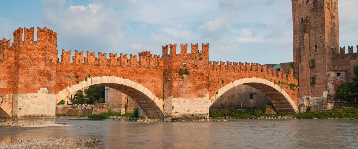Ponte Scaligero showing a bridge, a river or creek and heritage elements
