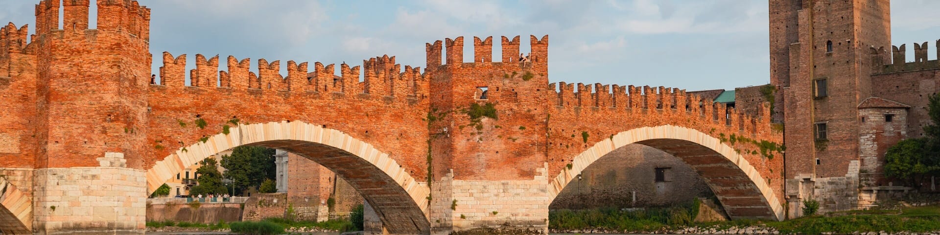 Ponte Scaligero showing a bridge, a river or creek and heritage elements