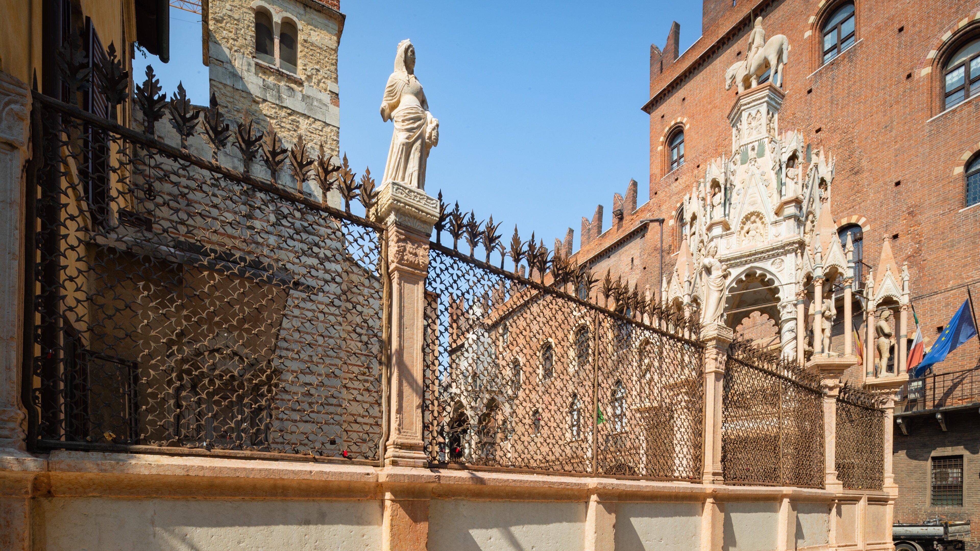 Scaliger Tombs which includes heritage elements