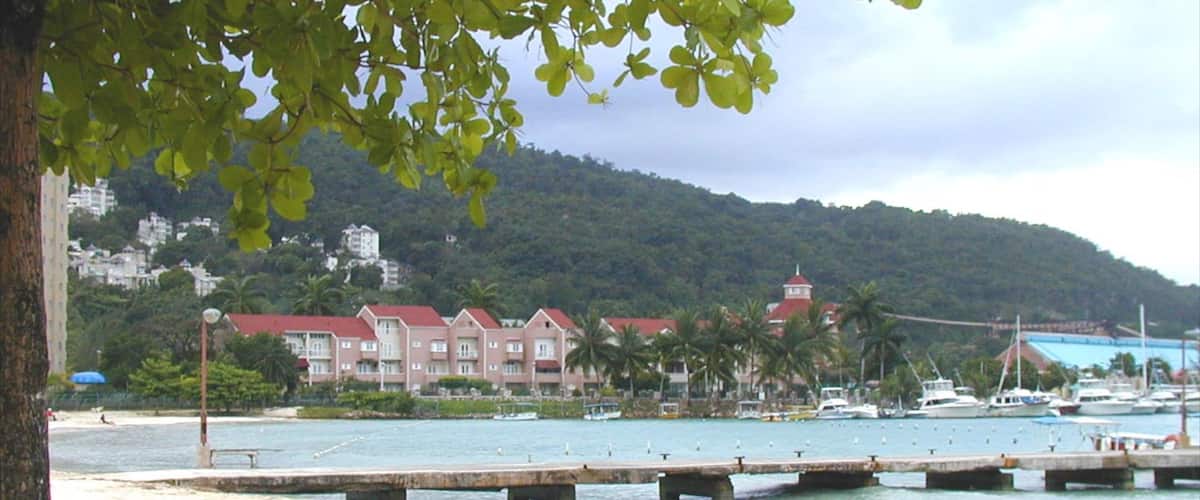 Praia da Tartaruga toont tropische uitzichten, vergezichten en een strand