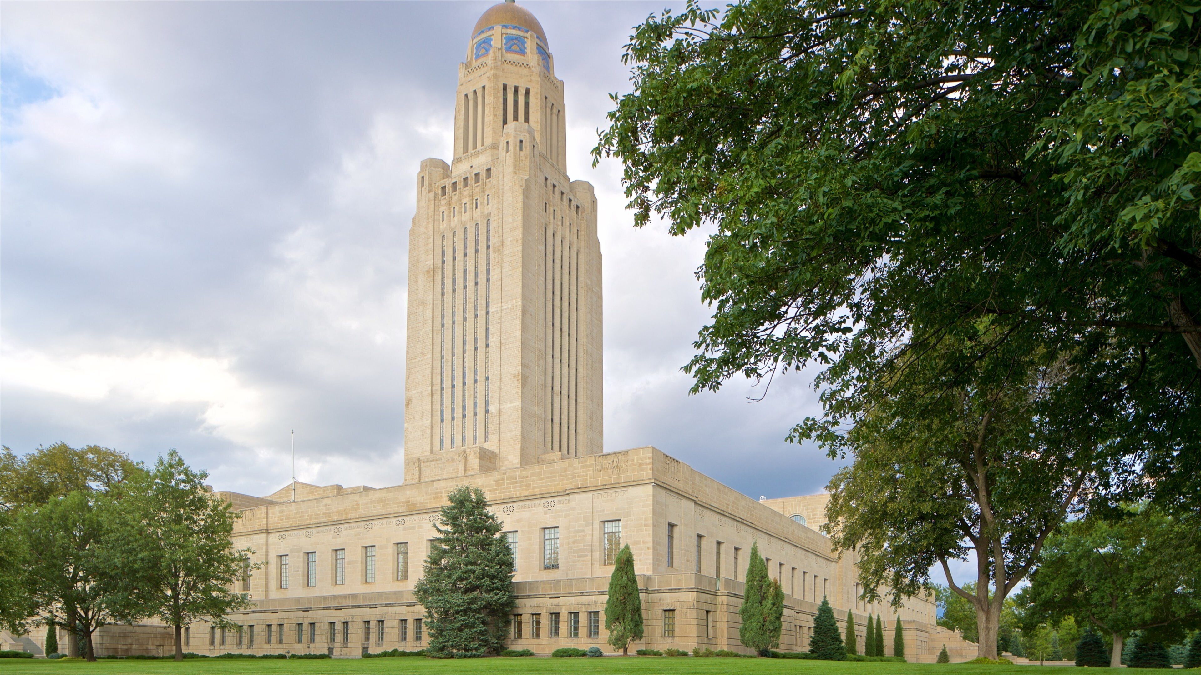 Nebraska State Capitol que incluye arquitectura patrimonial