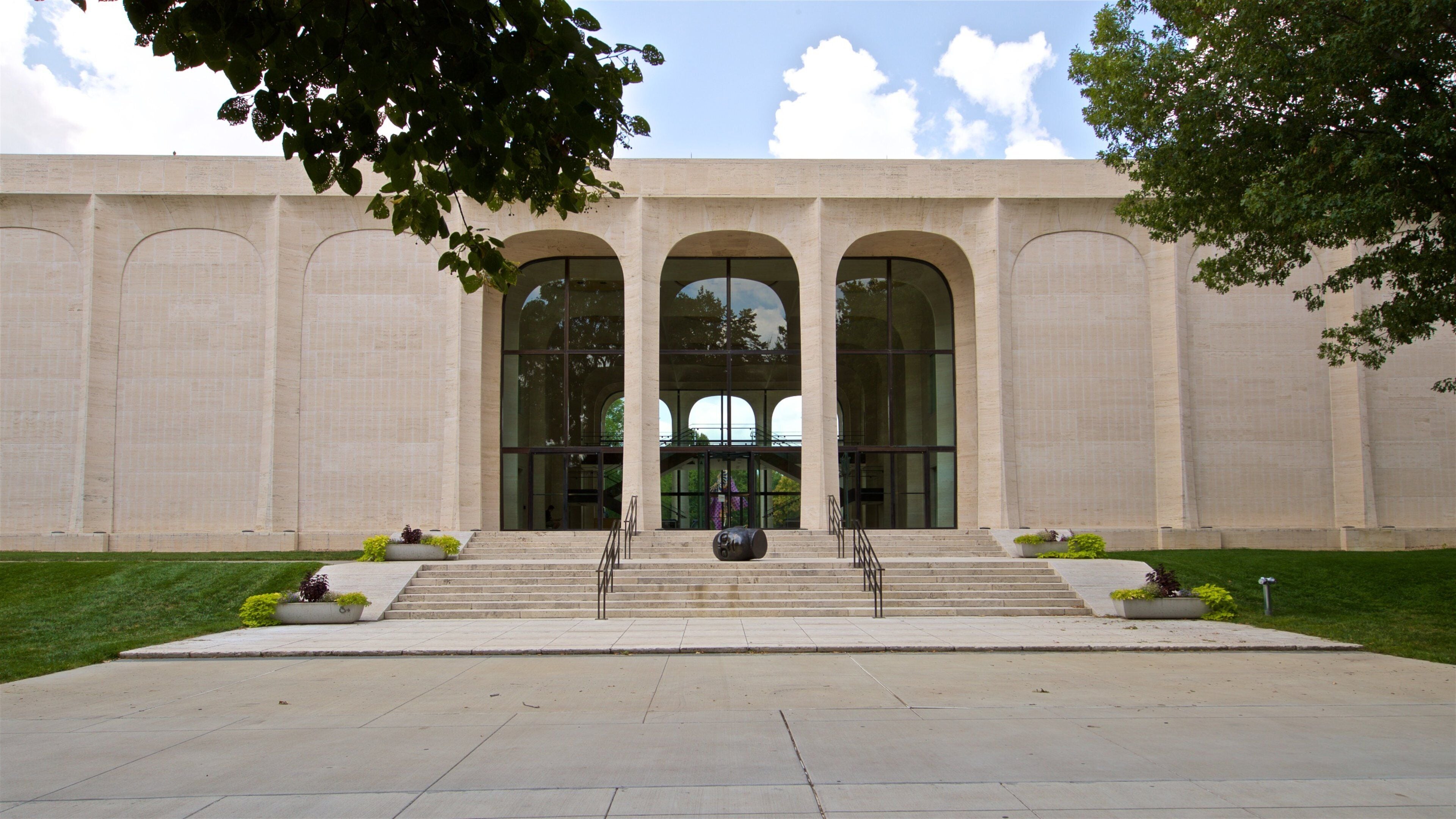 Sheldon Museum of Art showing modern architecture