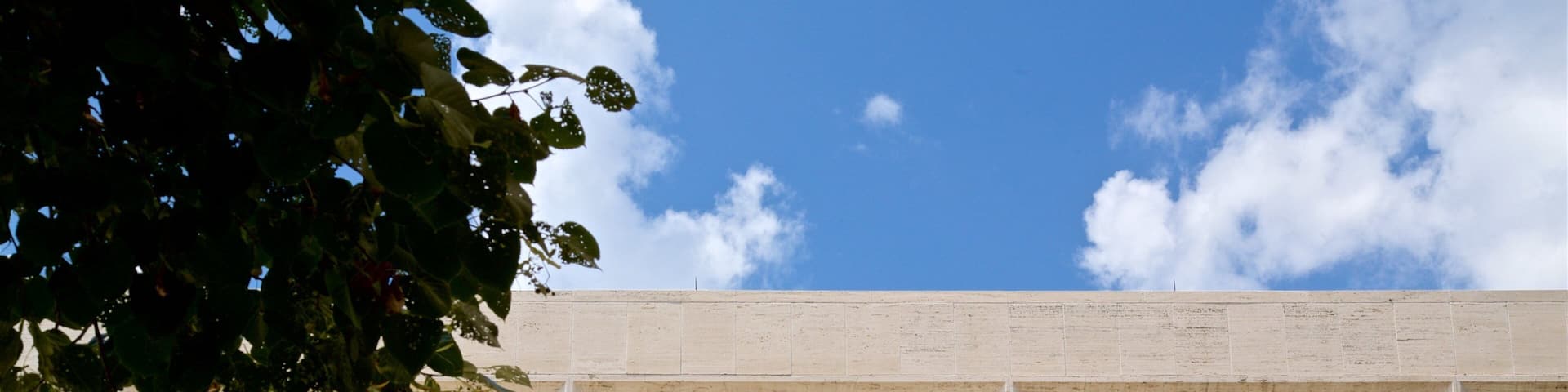 Sheldon Museum of Art ofreciendo arquitectura moderna