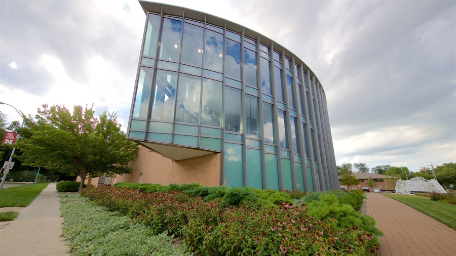 International Quilt Study Center which includes a garden and flowers