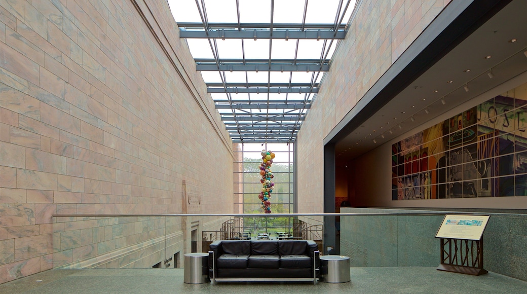 ジョスリン美術館 フィーチャー アート, 屋内の眺め と 標識