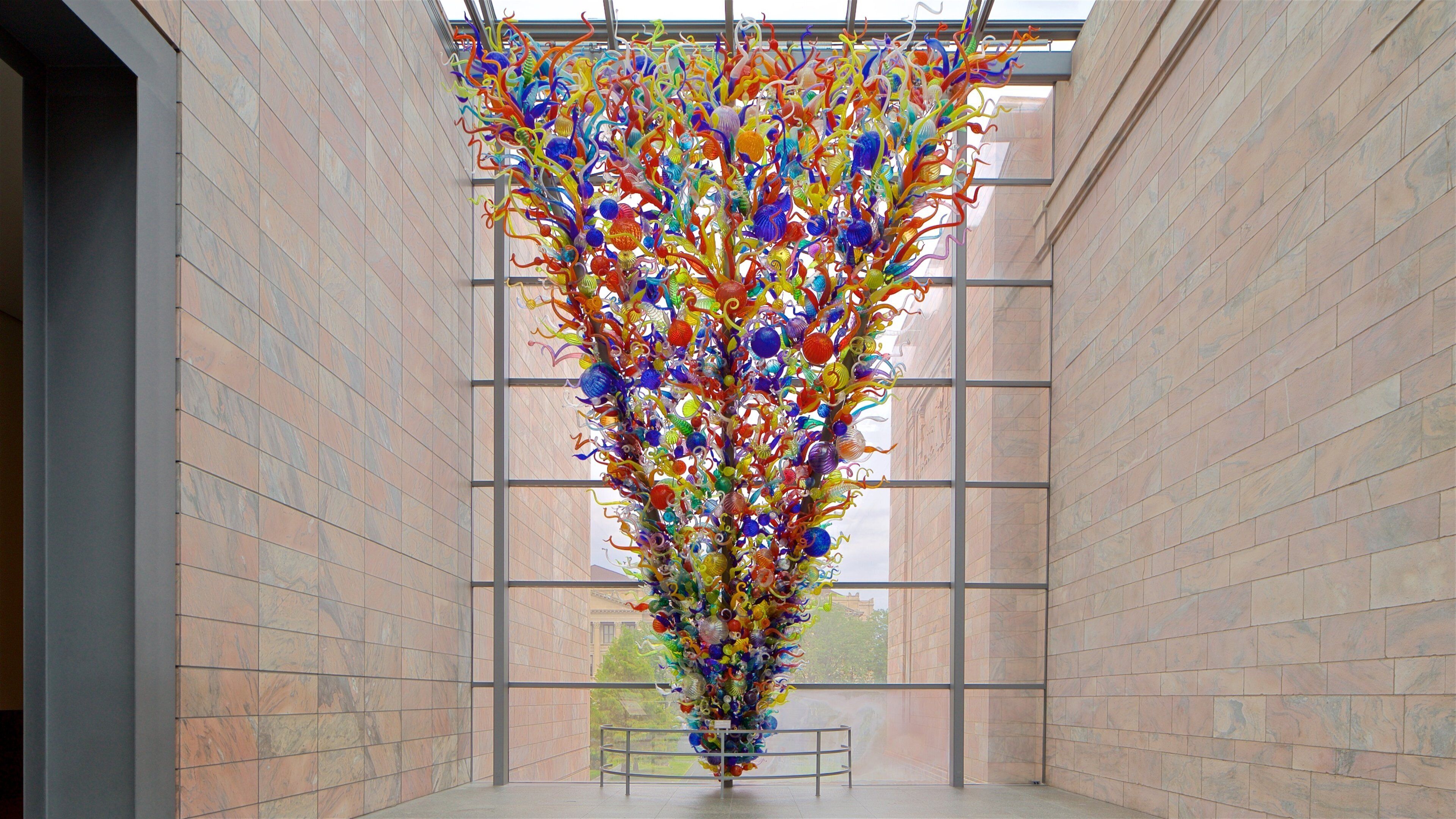 Museo de Arte Joslyn que incluye arte y vistas interiores