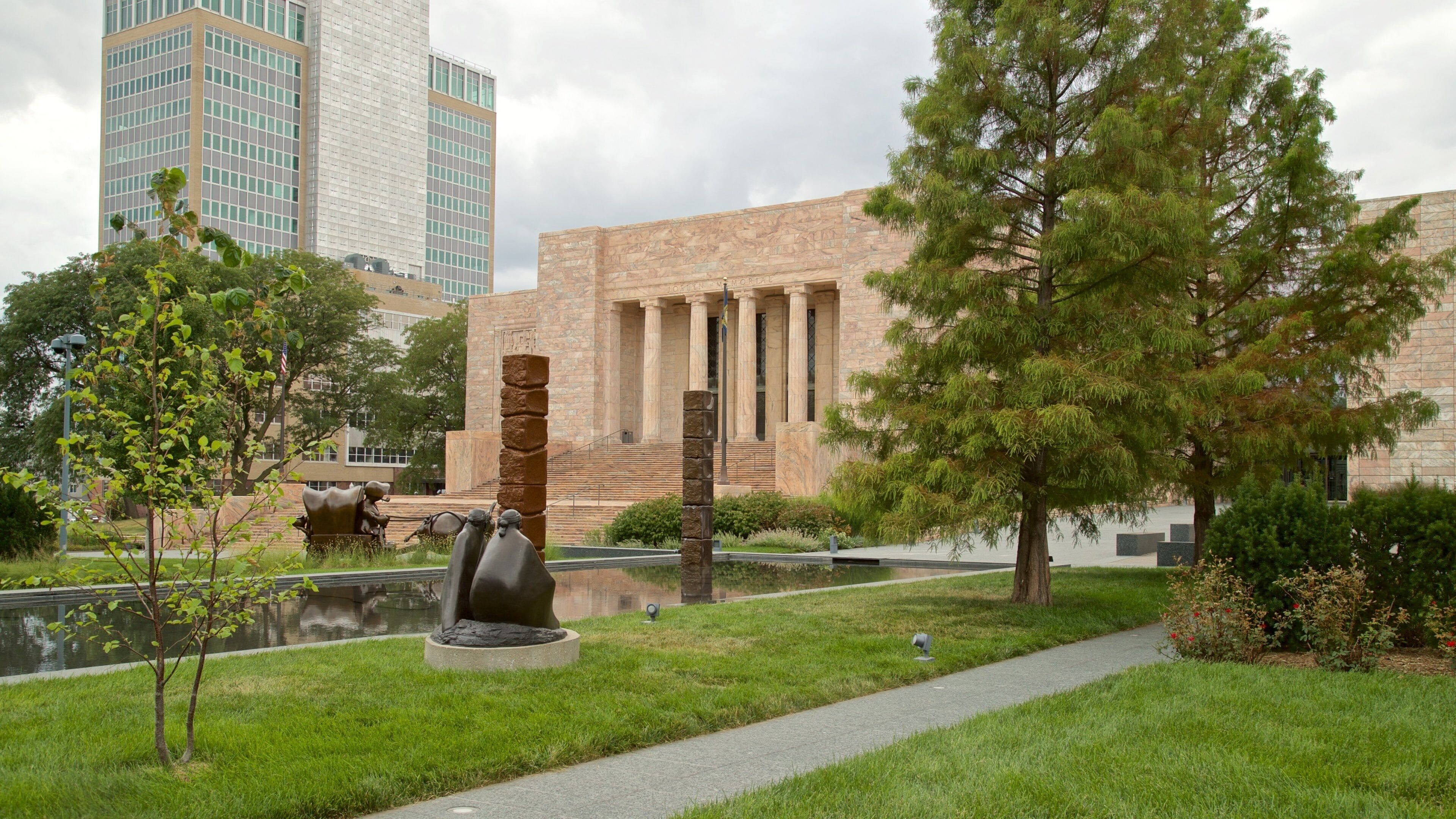 Joslyn Art Museum which includes a park, heritage architecture and outdoor art