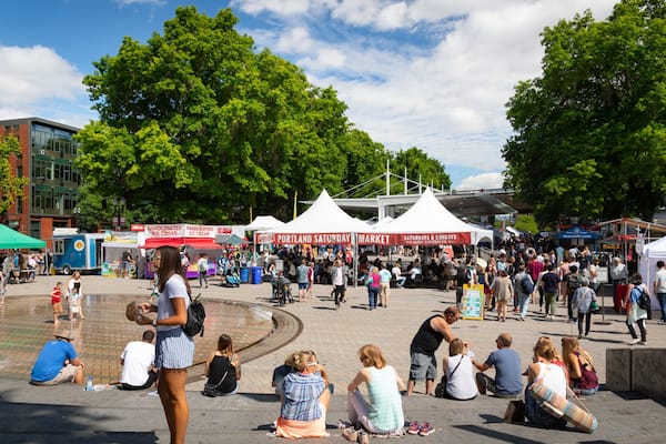 Portland Saturday Market showing markets and a fountain as well as a large group of people