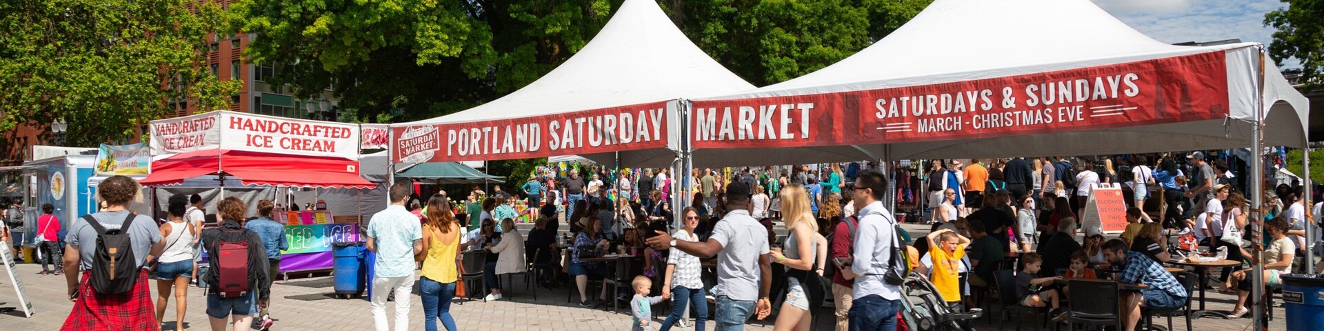 Portland Saturday Market featuring markets as well as a large group of people