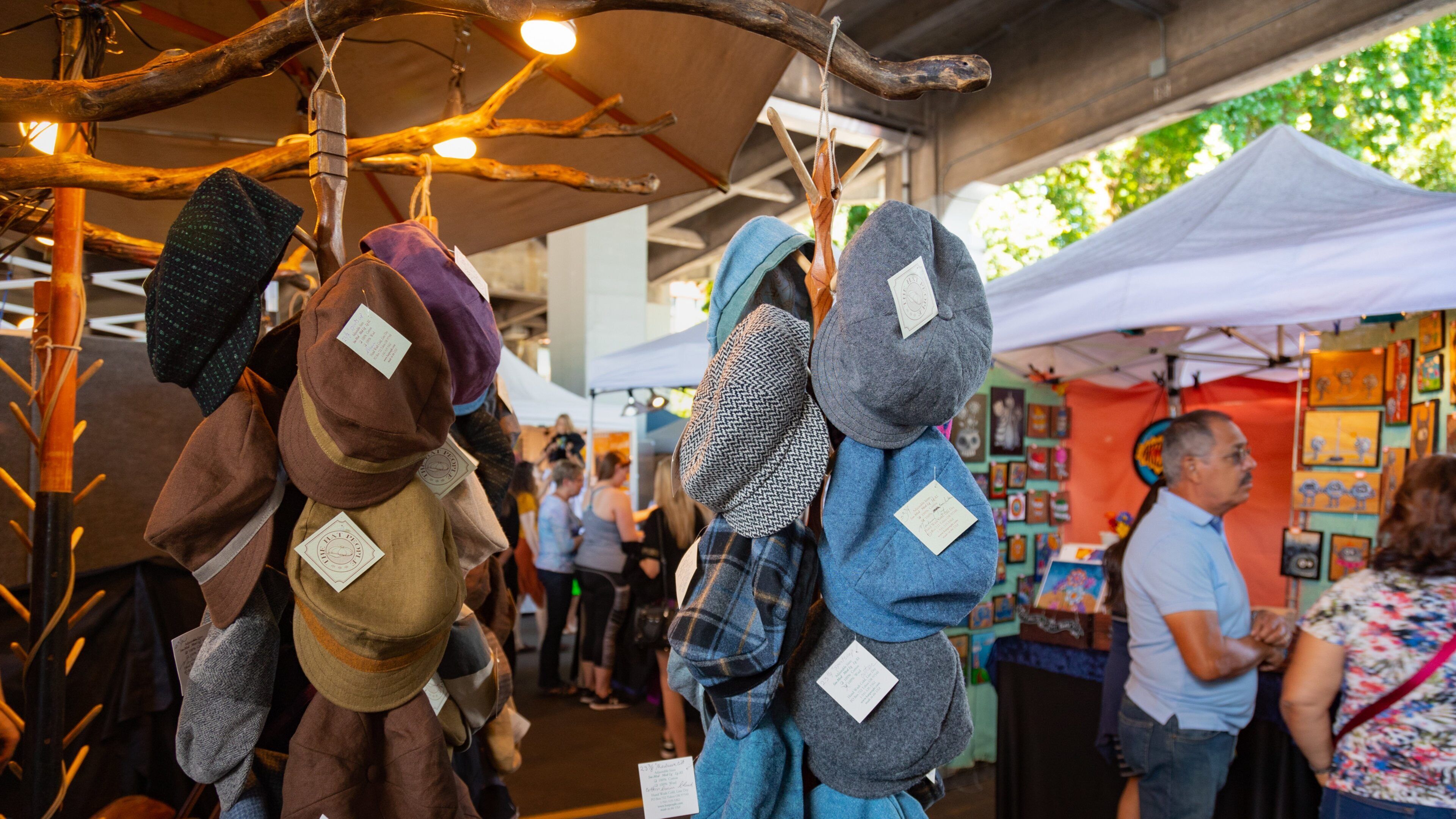 Portland Saturday Market showing markets