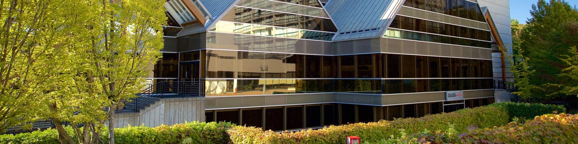 Hult Center for Performing Arts which includes a house and modern architecture