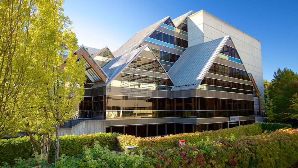Hult Center for Performing Arts which includes a house and modern architecture