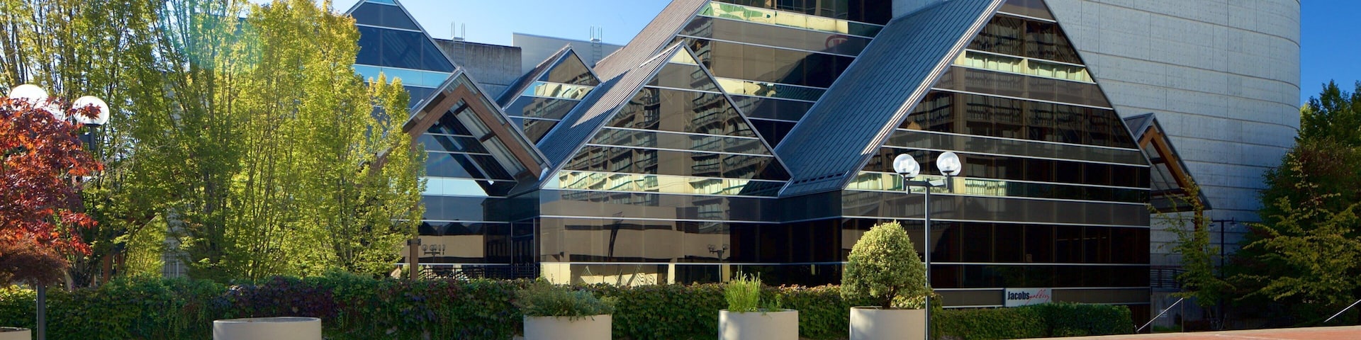Hult Center for Performing Arts showing a house and modern architecture